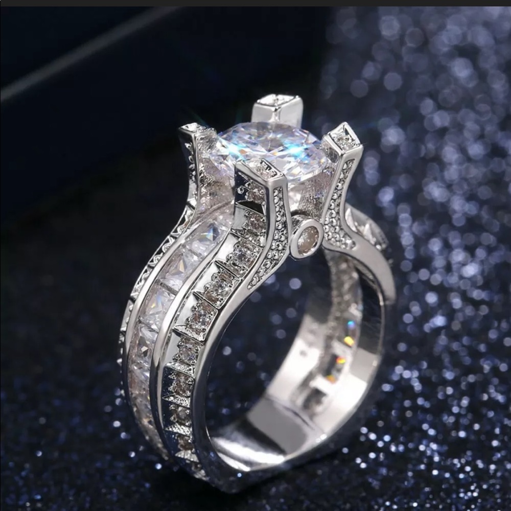New Luxury925 Silver Round Cut White Sapphire Ring